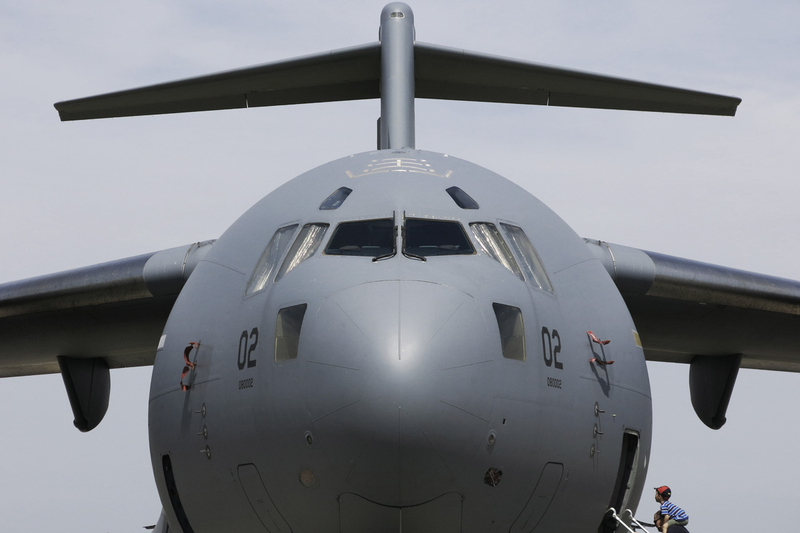 Illustration for article titled Una formación inusual: nueve enormes C-17 Globemaster en pleno vuelo
